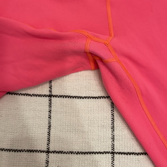 Lululemon reversible wunder under crop size 6 - Picture 7 of 11